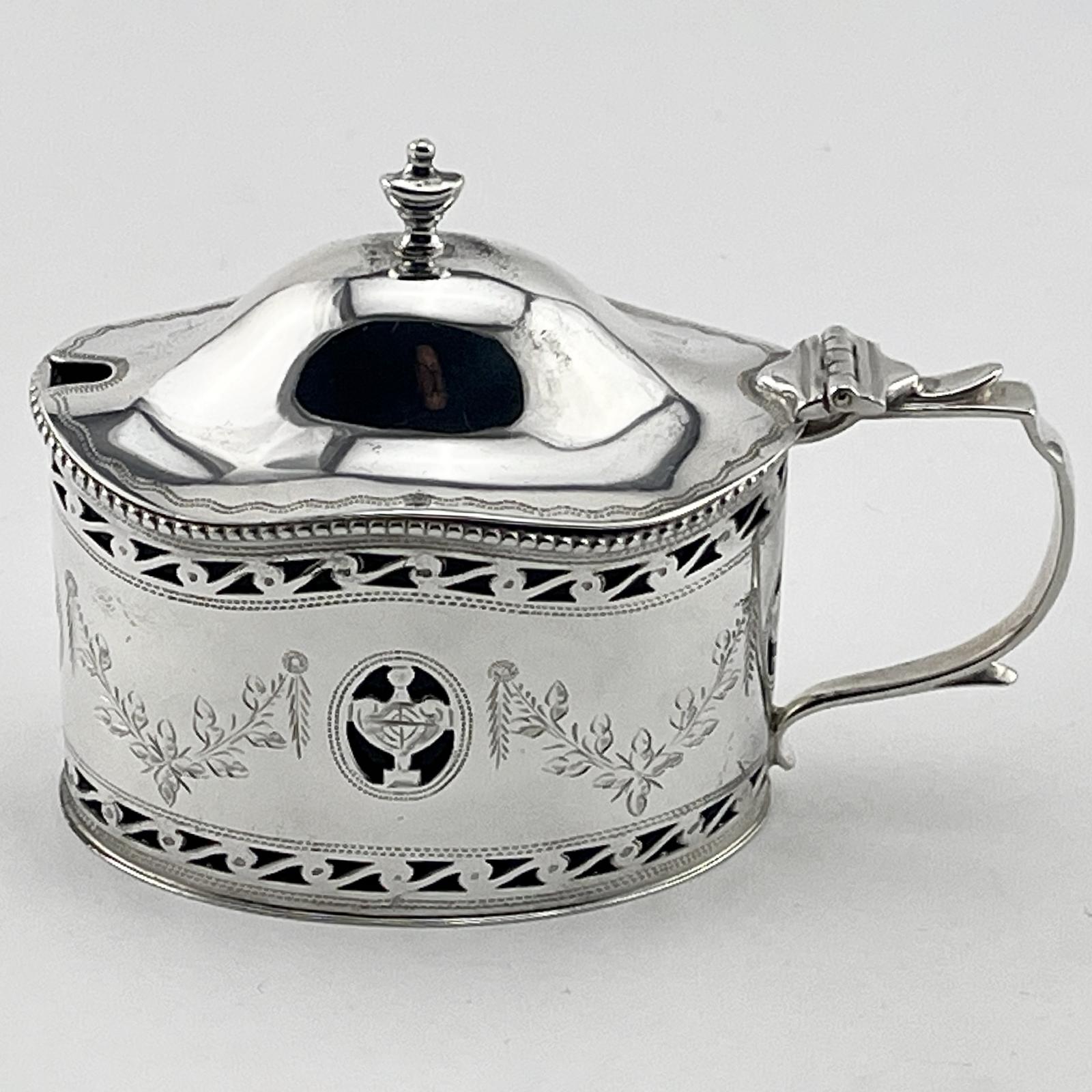 Vintage Sterling Silver Copy of a Georgian Mustard Pot (1 of 5) Vintage Sterling Silver Copy of a Georgian Mustard Pot (1 of 5)