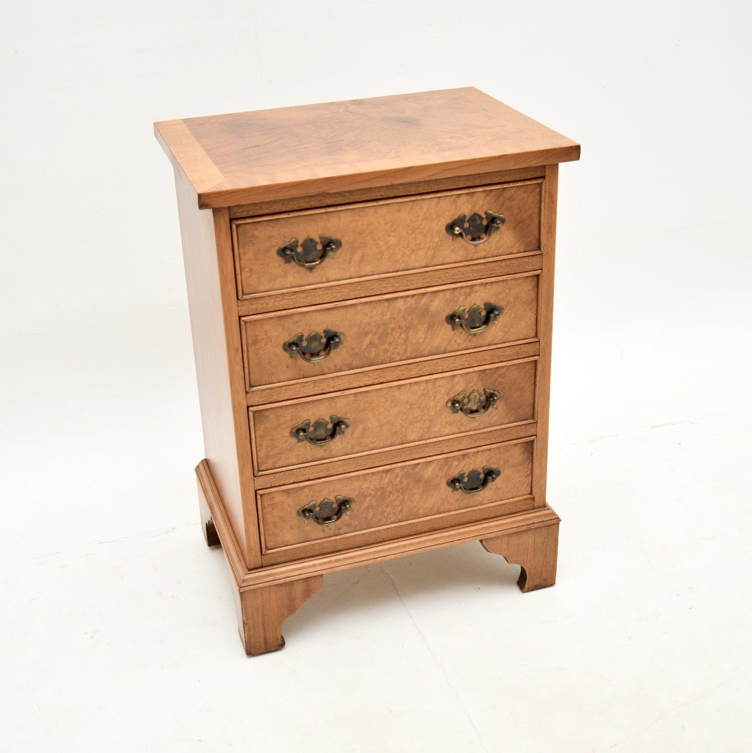 Burr Walnut Chest of Drawers (1 of 10) Burr Walnut Chest of Drawers (1 of 10)