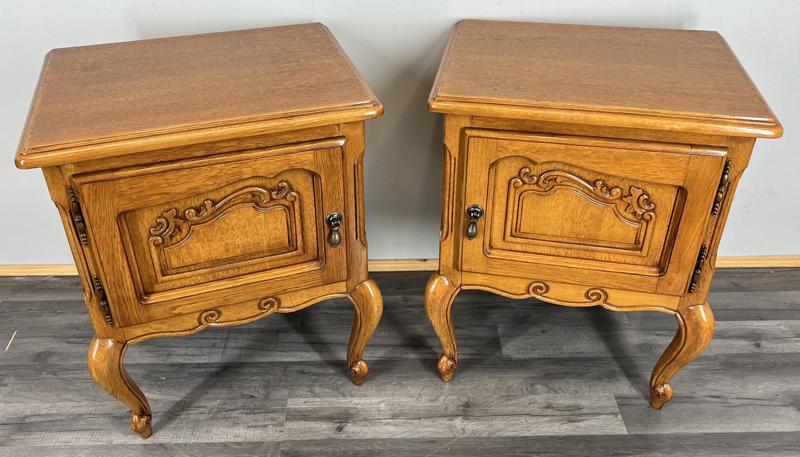 French Vintage Oak Bedside Tables Pair Cupboards Cabinets LOT 3911 (1 of 11)