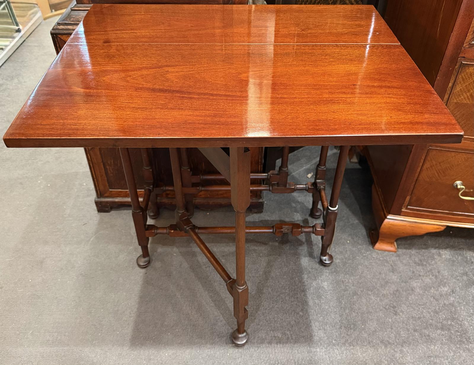 George II Style Mahogany Spider Leg Drop Leaf Table (1 of 7) George II Style Mahogany Spider Leg Drop Leaf Table (1 of 7)