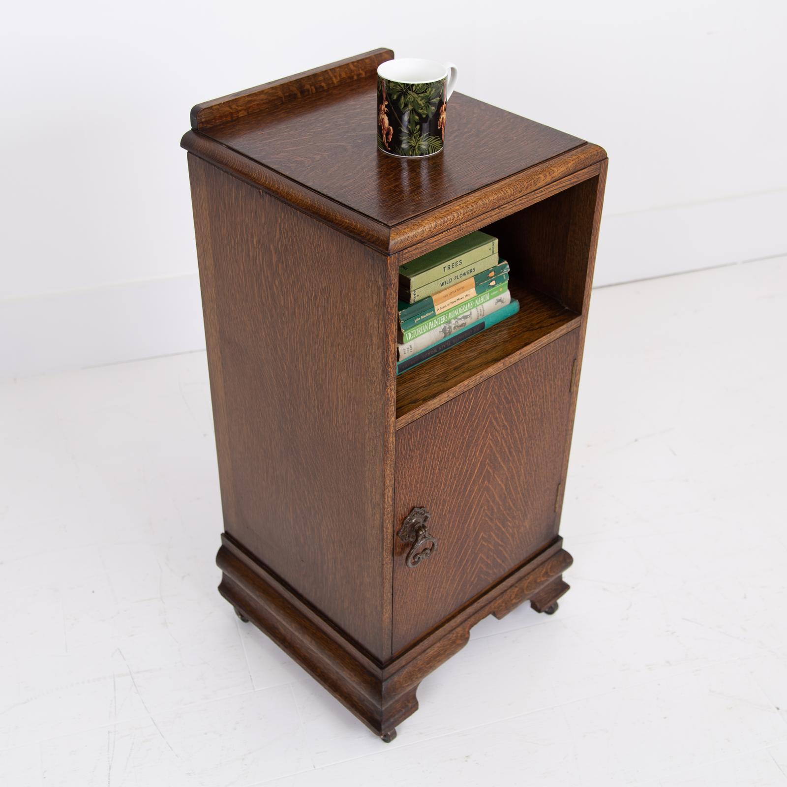 Handsome 1930s Vintage Oak Side Cabinet (1 of 11)