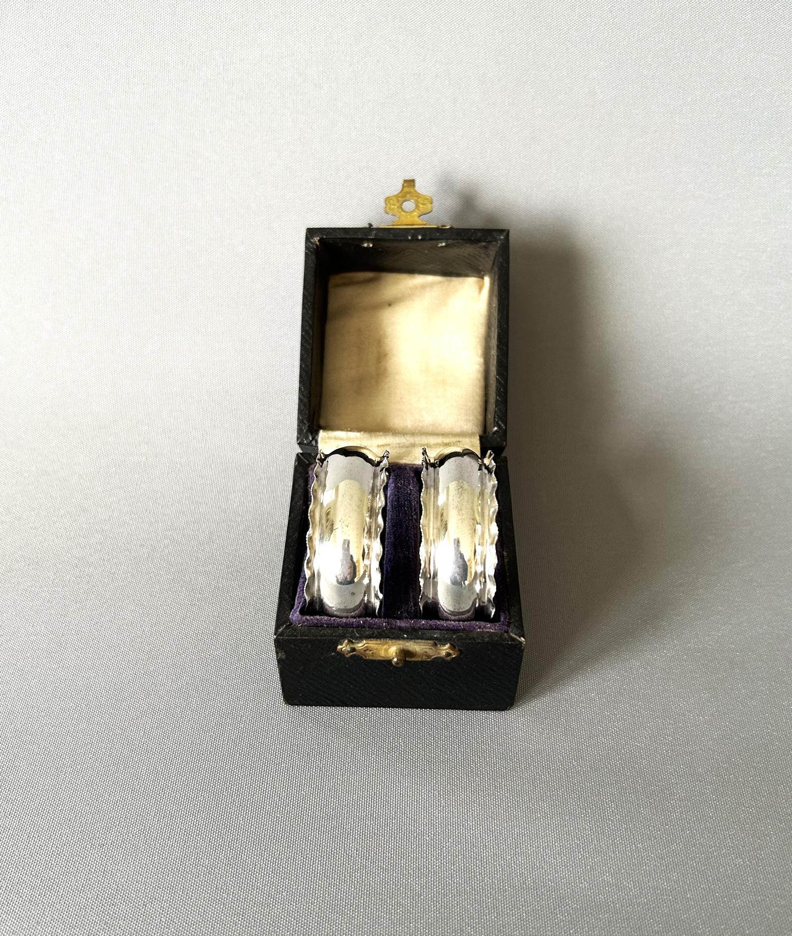 Charming Pair of Boxed Edwardian Silver Napkin Rings (1 of 6) Charming Pair of Boxed Edwardian Silver Napkin Rings (1 of 6)
