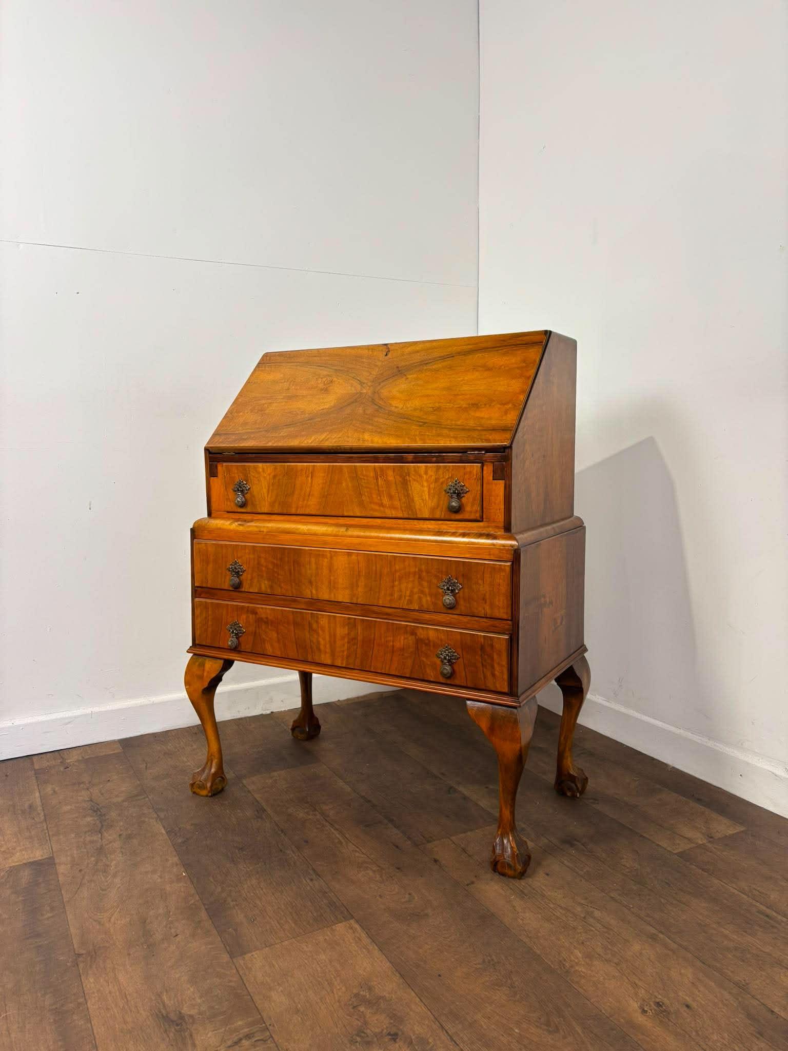 Vintage Walnut Veneer Waterfall Bureau on Claw & Ball Feet (1 of 14) Vintage Walnut Veneer Waterfall Bureau on Claw & Ball Feet (1 of 14)