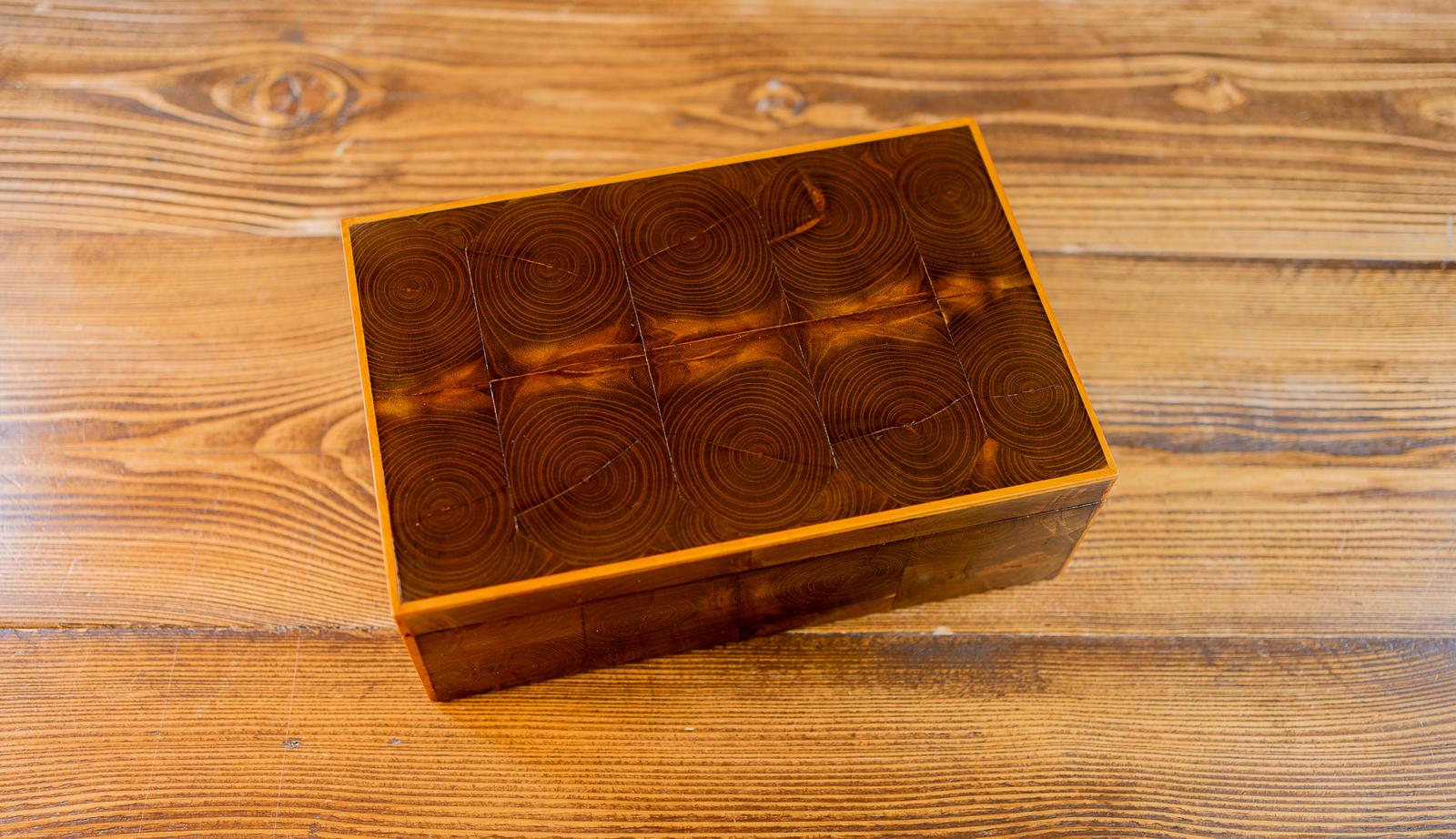 Rare Laburnum Oyster Collectors Box c.1920 (1 of 9)