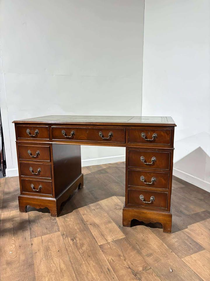 Reproduction Georgian Style Twin Pedestal Desk (1 of 18)
