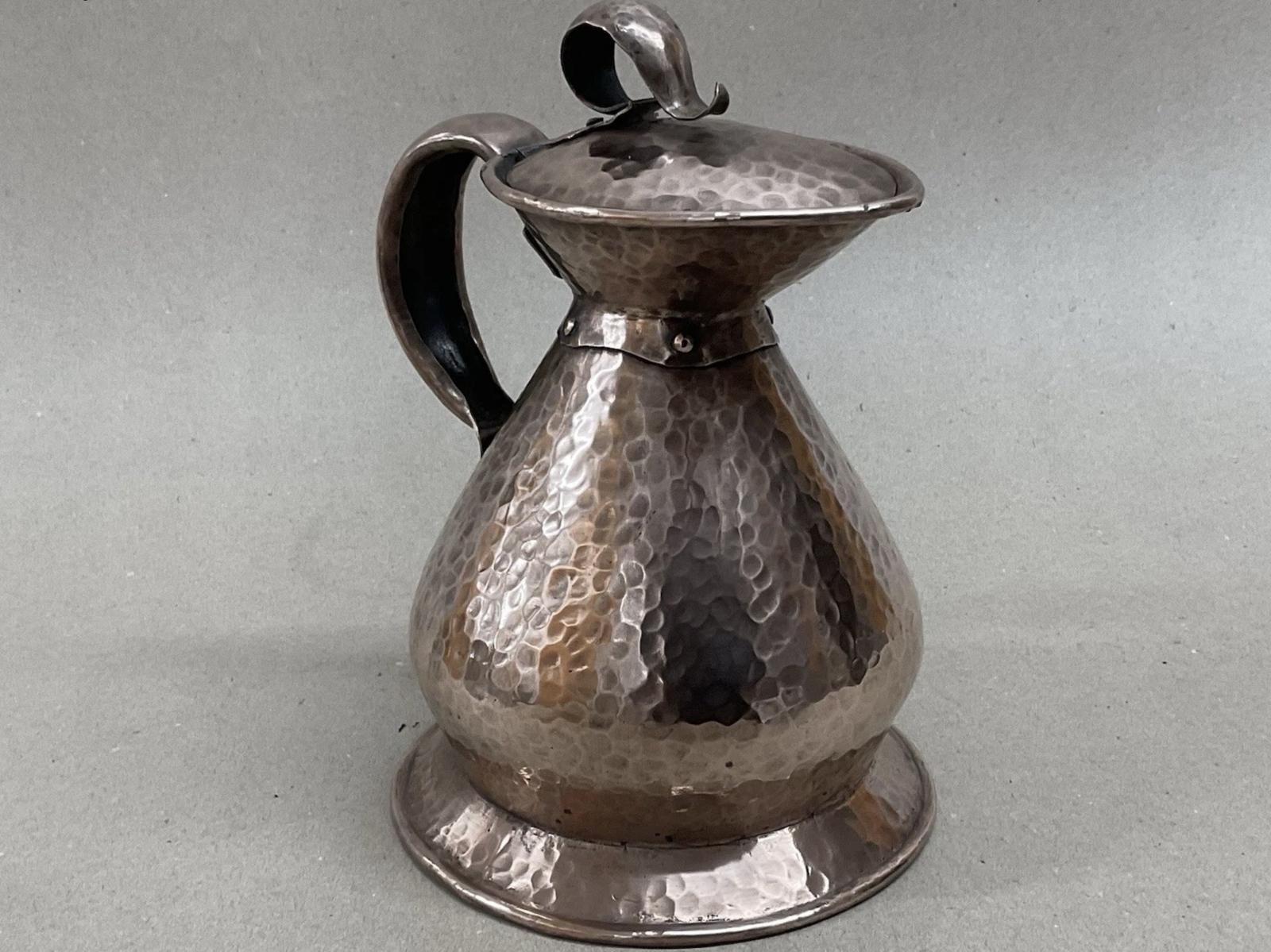 Arts & Crafts Hammered Copper 2 Pint Riveted Jug by William Soutter Antique Victorian c.1890 (1 of 7) Arts & Crafts Hammered Copper 2 Pint Riveted Jug by William Soutter Antique Victorian c.1890 (1 of 7)