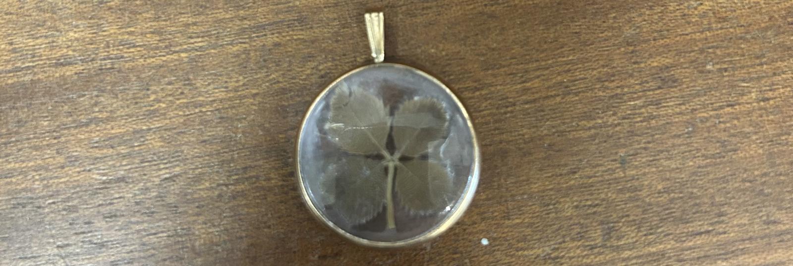 4 Leaf Clover Pendent (1 of 2)