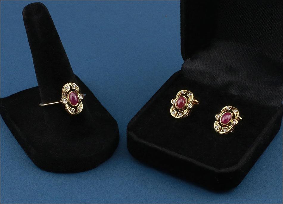 Vintage Beautiful 18K Gold Set with Diamonds and Rubies (1 of 10)