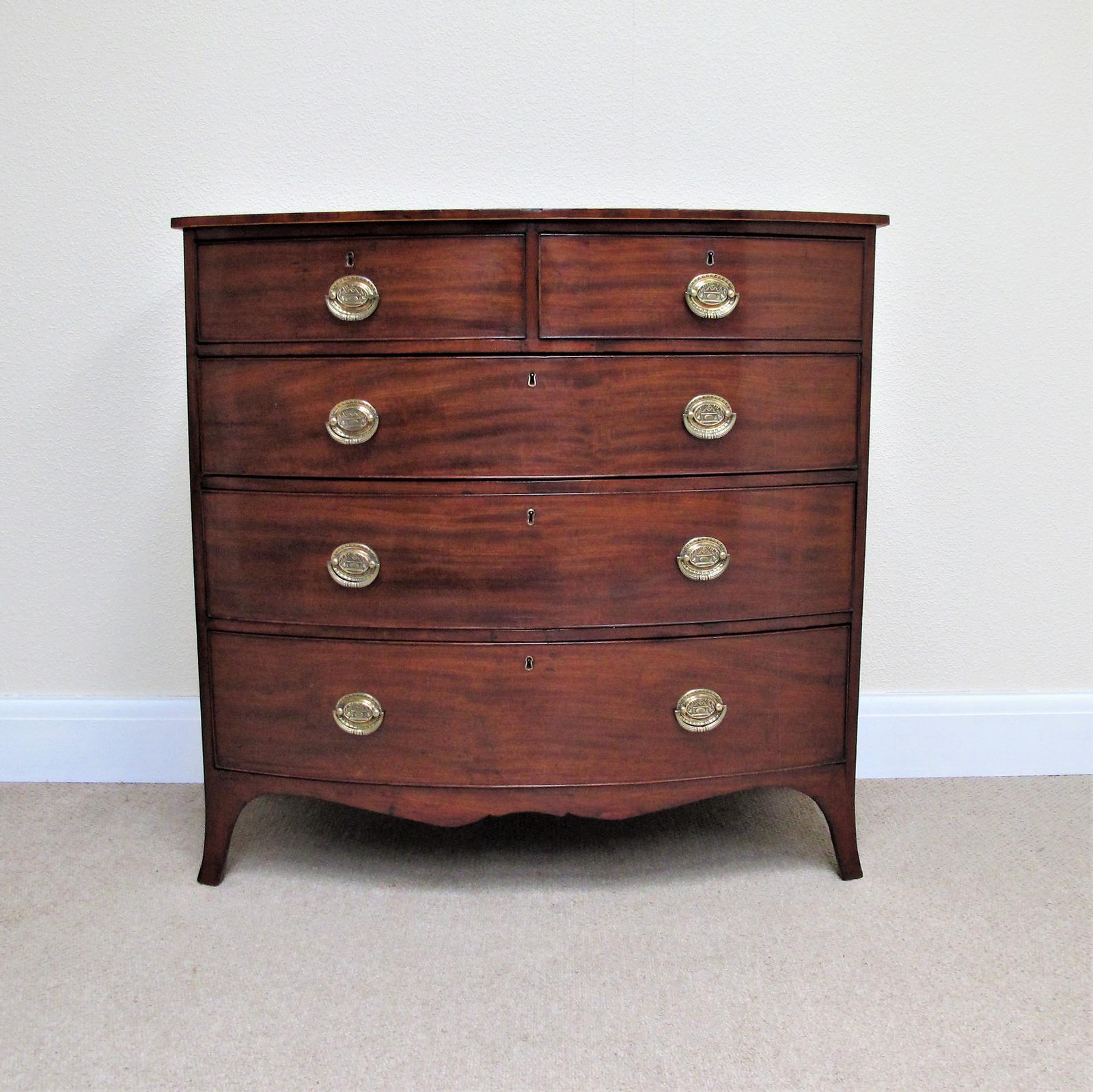Mahogany Bow Front Chest of Drawers - Georgian (1 of 6) Mahogany Bow Front Chest of Drawers - Georgian (1 of 6)