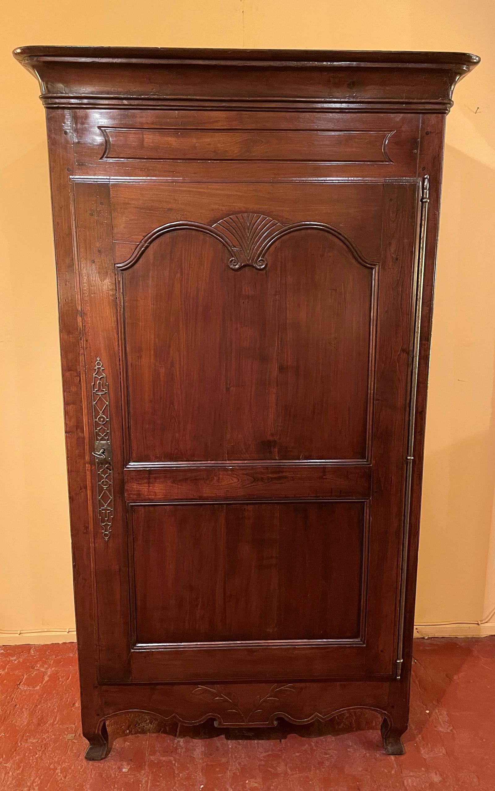 Bonnetière in Wild Cherry Wood Louis XV - 18th Century (1 of 9) Bonnetière in Wild Cherry Wood Louis XV - 18th Century (1 of 9)