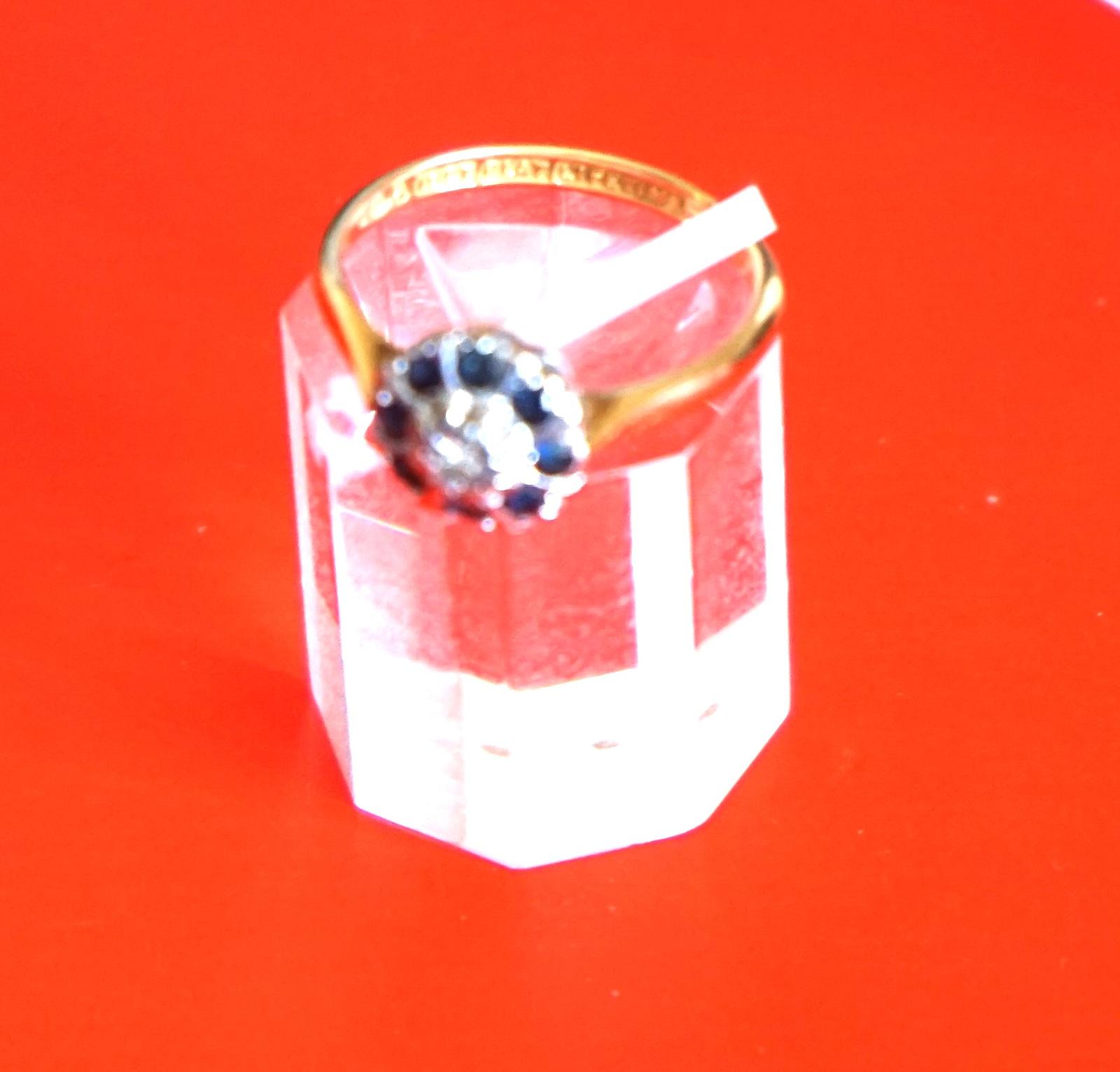 Vintage 18ct Gold Diamond & Sapphire Ring - Boxed (1 of 10)