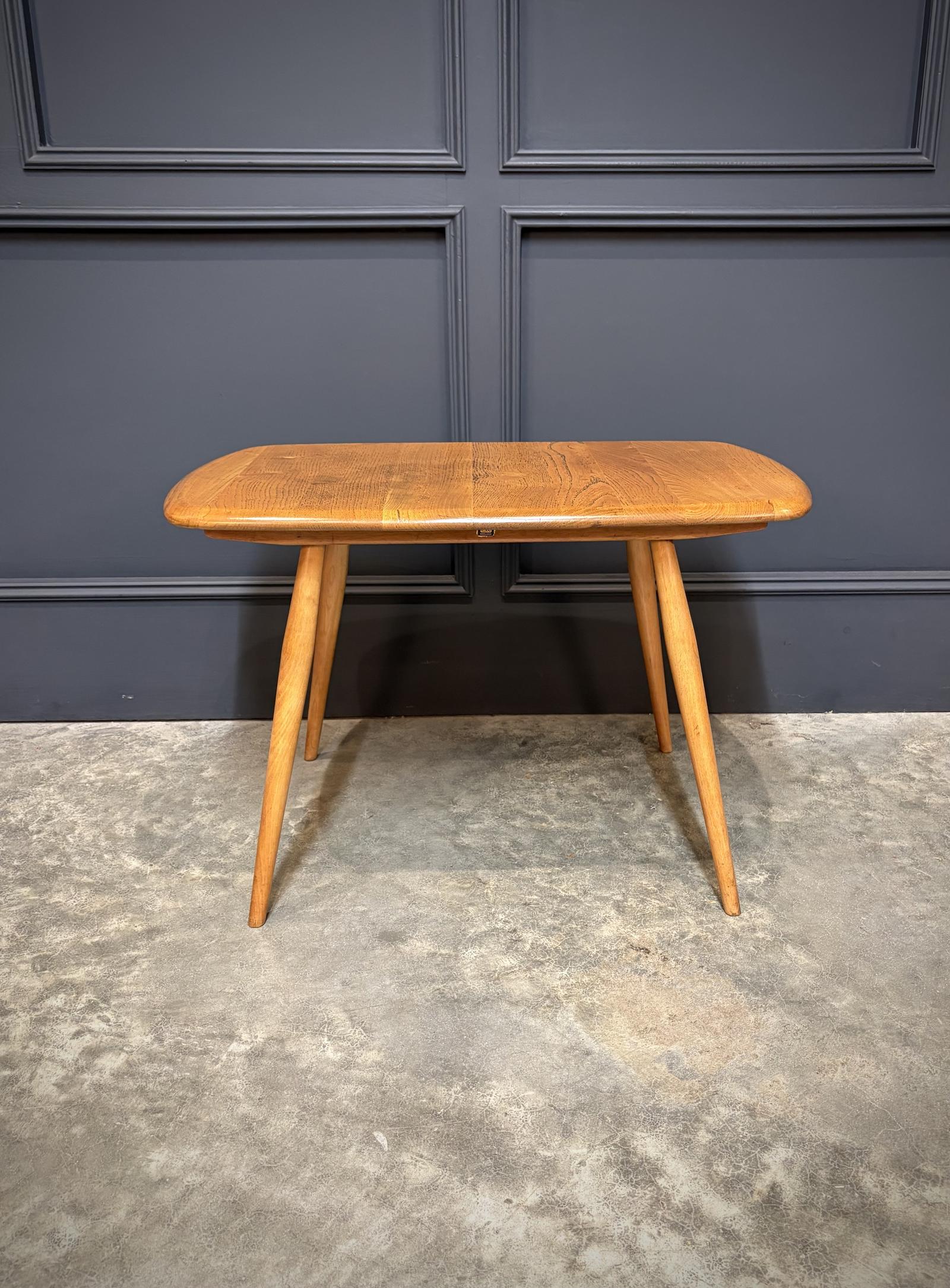 Vintage Ercol Windsor Elm & Beech Side / Coffee Table (1 of 10)