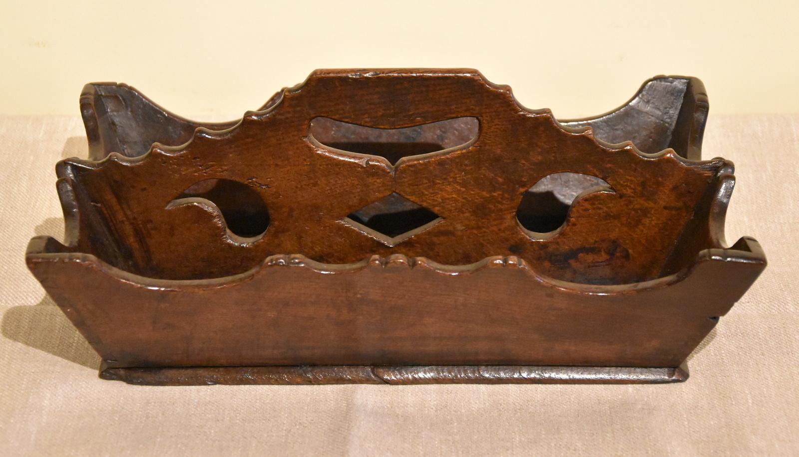 18th Century Welsh Oak Cutlery Tray / Wine Carrier (1 of 6) 18th Century Welsh Oak Cutlery Tray / Wine Carrier (1 of 6)
