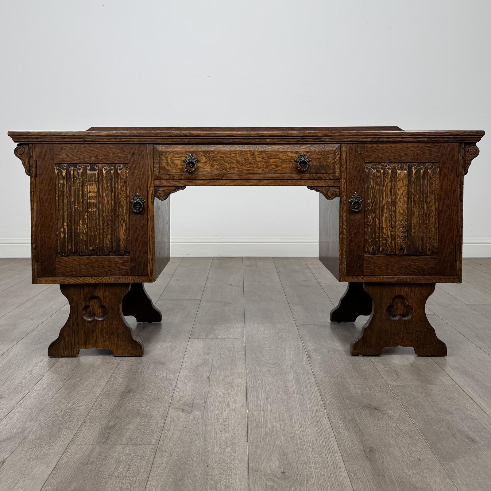 Antique 20th Century Carved Linenfold Desk in Oak (1 of 12) Antique 20th Century Carved Linenfold Desk in Oak (1 of 12)