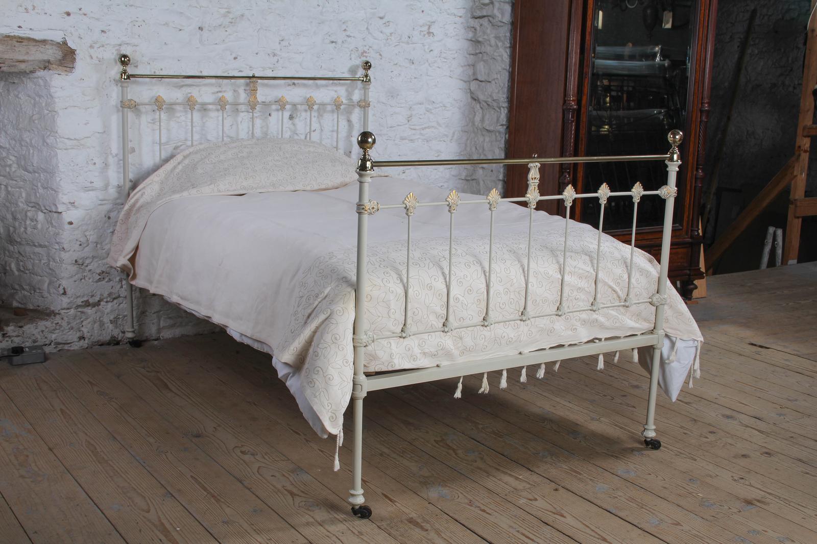 Three Quarter Queen Size Classic Victorian Bed (1 of 9) Three Quarter Queen Size Classic Victorian Bed (1 of 9)