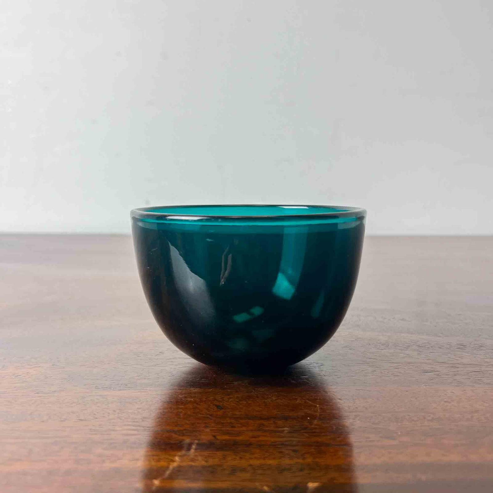 Victorian Green Glass Finger Bowl (1 of 6) Victorian Green Glass Finger Bowl (1 of 6)