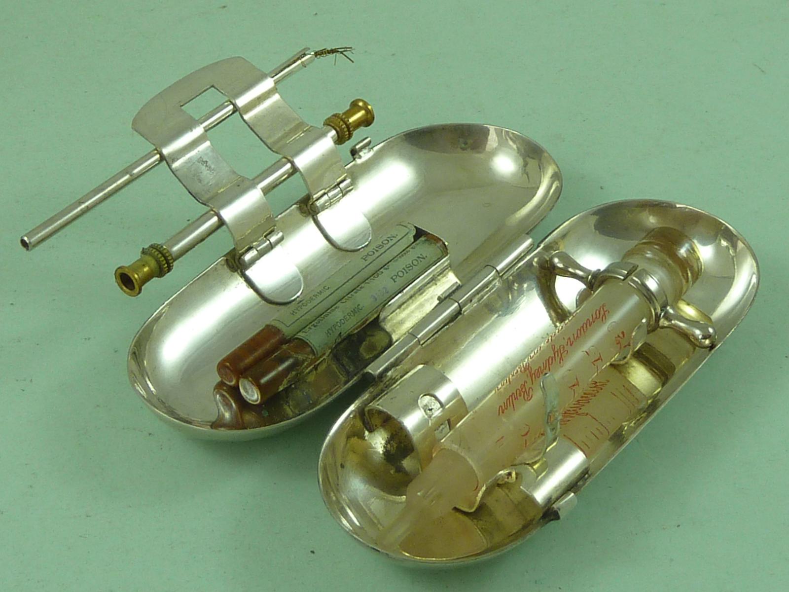 800 Silver Box Burroughs Wellcome Glass Syringe Rd No 407323/4 1903 Hallmarked 800 Antique (1 of 10)