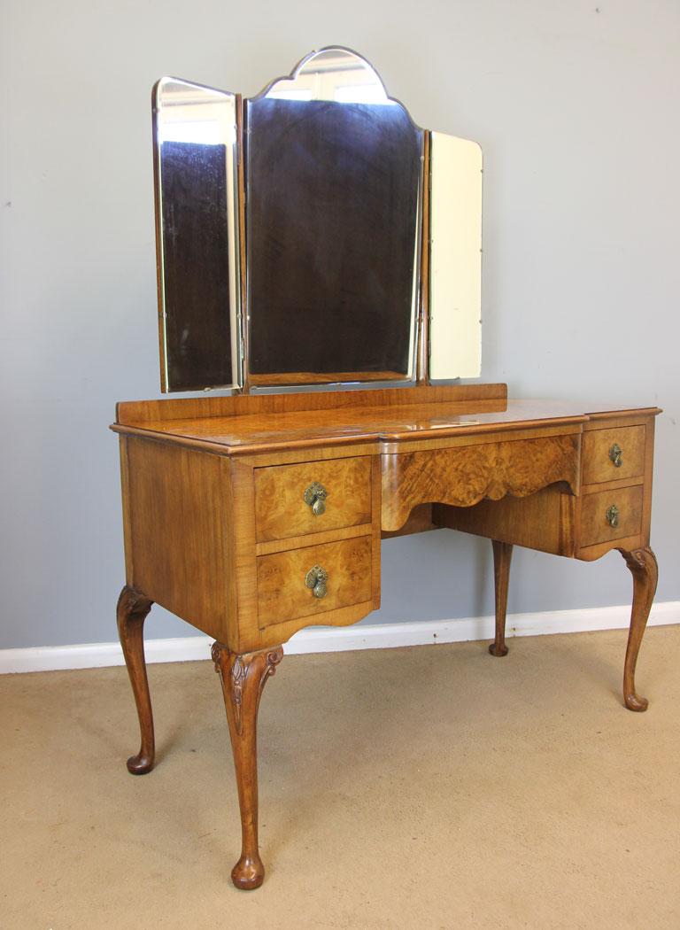 Antique Shaped Burr Walnut Dressing Table (1 of 13) Antique Shaped Burr Walnut Dressing Table (1 of 13)