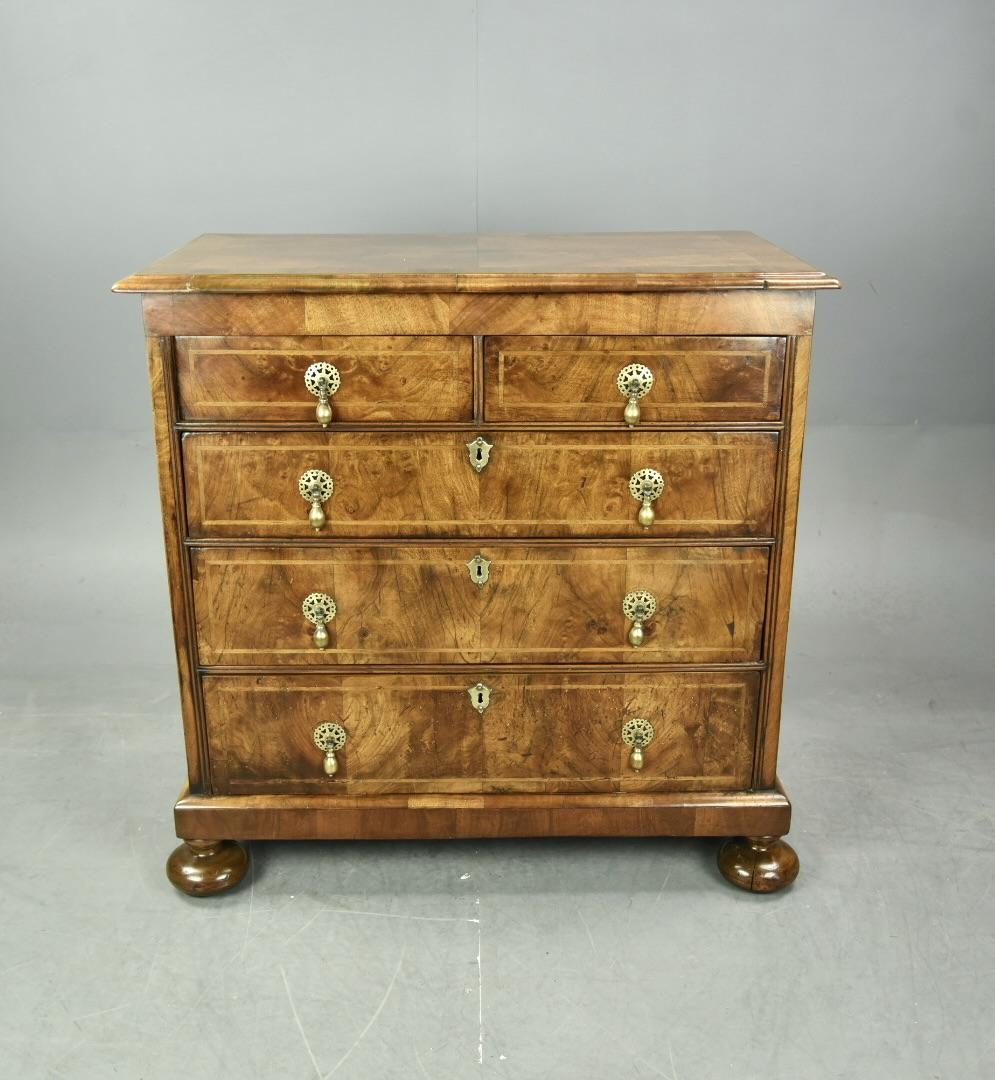 Georgian Walnut Chest of Drawers (1 of 5) Georgian Walnut Chest of Drawers (1 of 5)