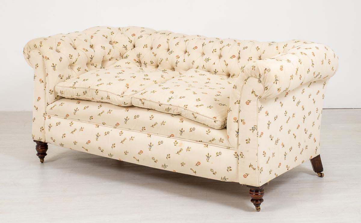 Victorian Deep Buttoned Upholstered Chesterfield (1 of 6) Victorian Deep Buttoned Upholstered Chesterfield (1 of 6)