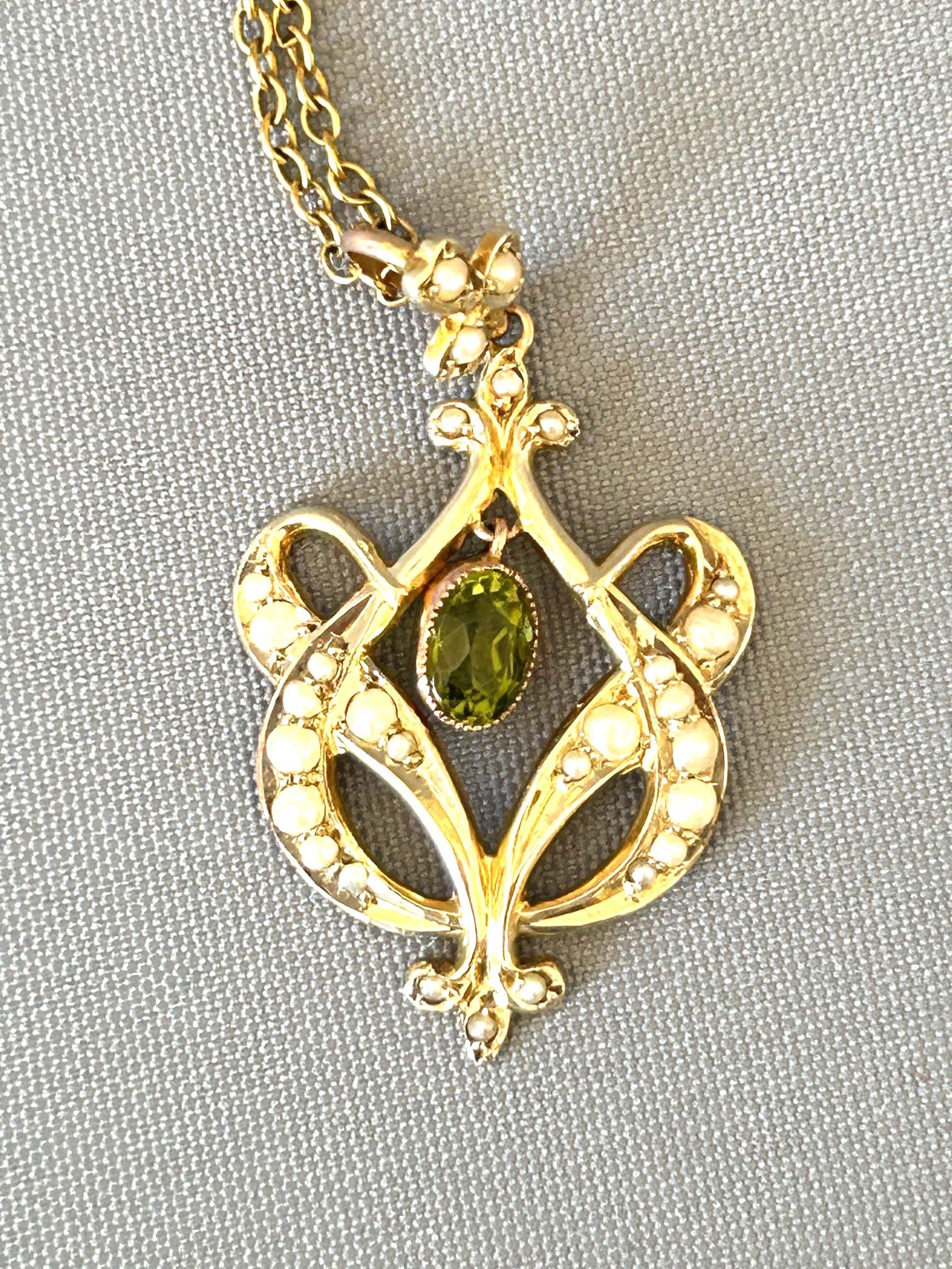 Edwardian 9ct Gold, Peridot & Seed Peal Lavalier Pendant Necklace (1 of 7)