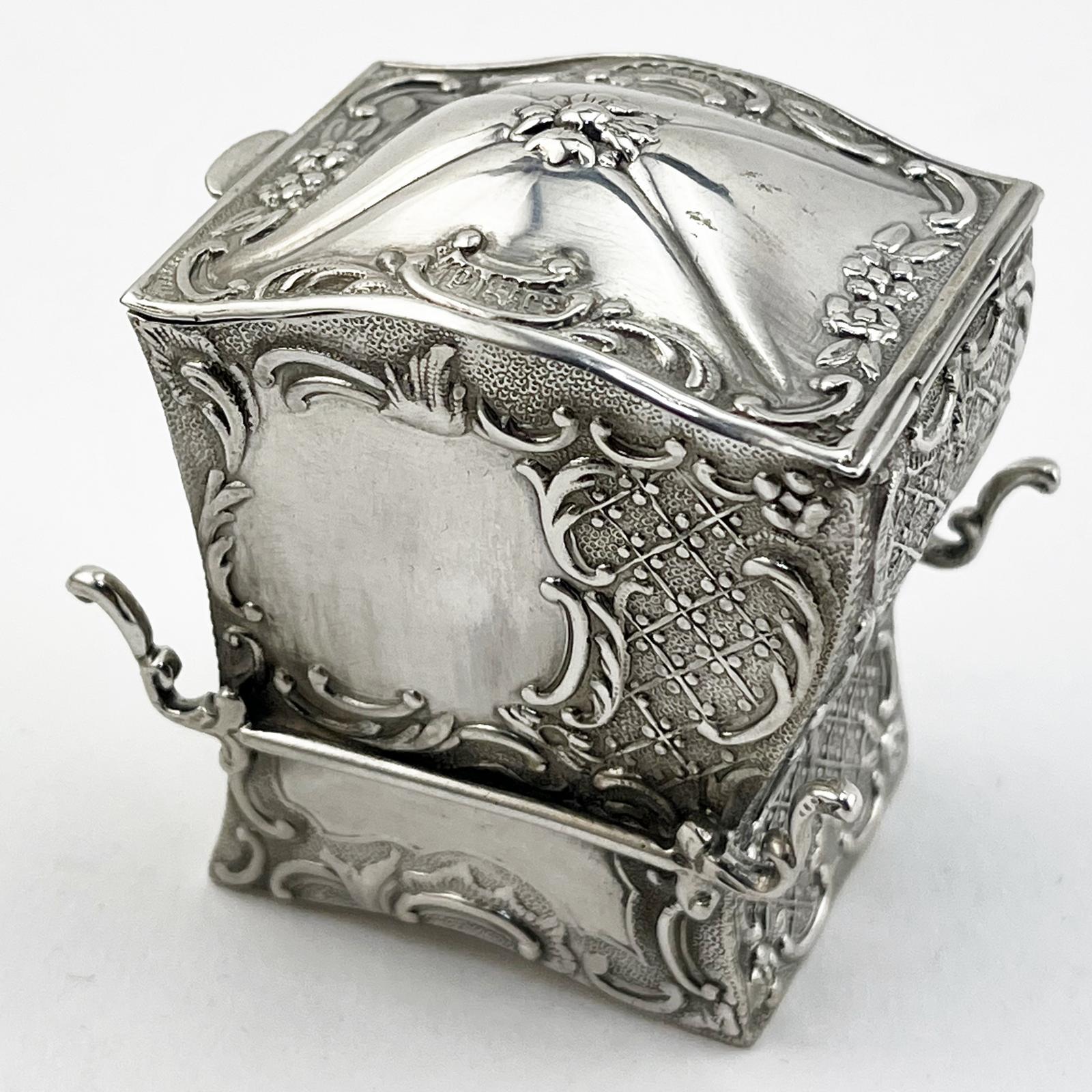 Victorian Sterling Silver Sedan Chair Playing Card Case (1 of 9) Victorian Sterling Silver Sedan Chair Playing Card Case (1 of 9)