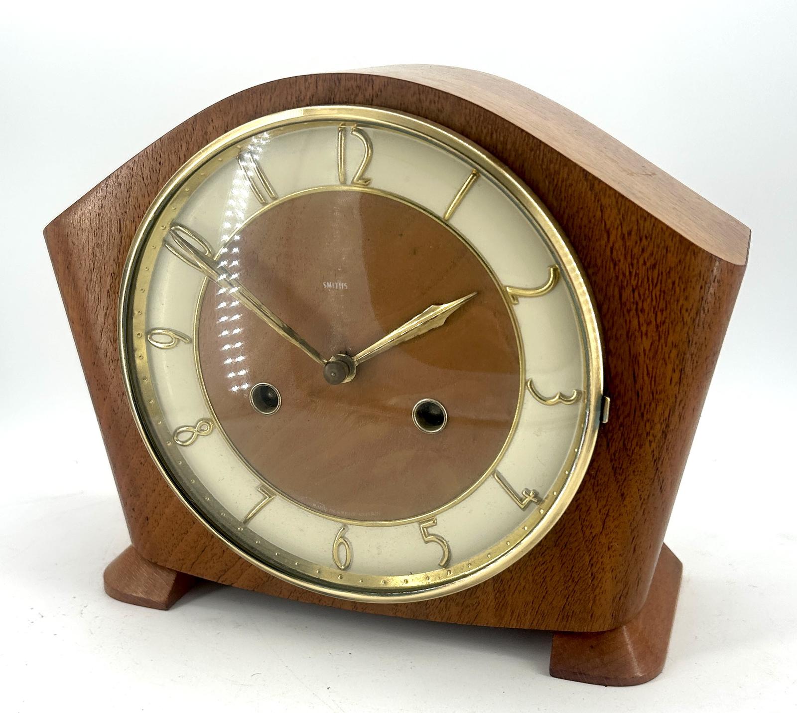 Retro Walnut Smiths Art Deco Mantle Clock ca.1950 (1 of 9)