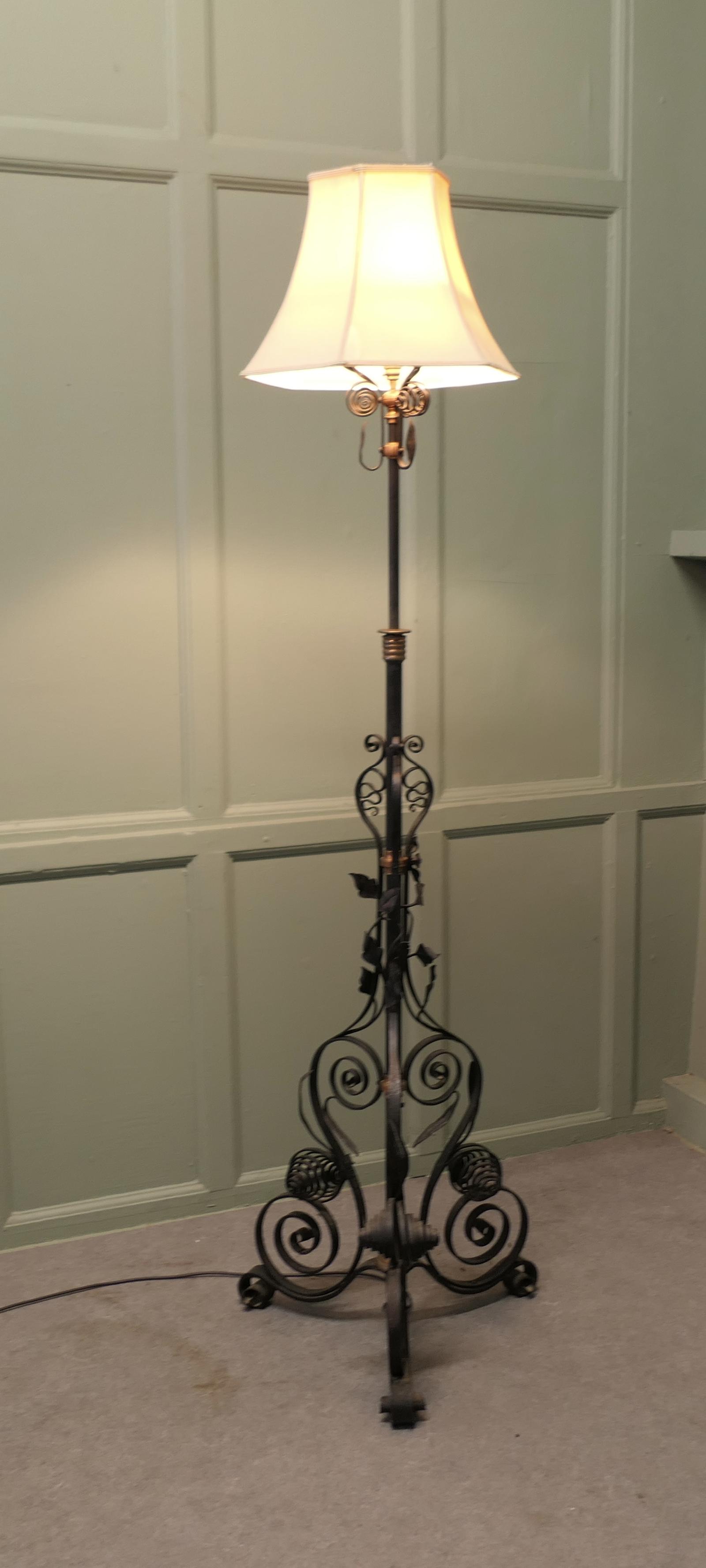 Decorative Wrought Iron Telescopic Floor Lamp (1 of 5) Decorative Wrought Iron Telescopic Floor Lamp (1 of 5)