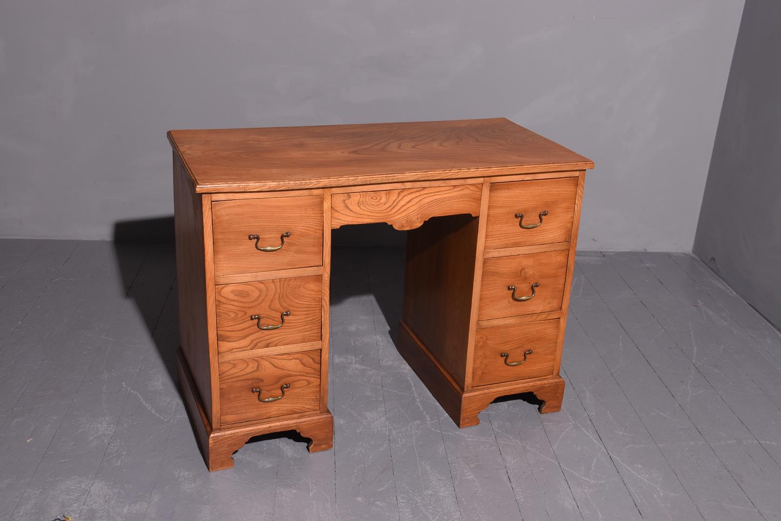 Neat-sized Quality Figured Oak Georgian-style Kneehole Desk c.1930 (1 of 8)
