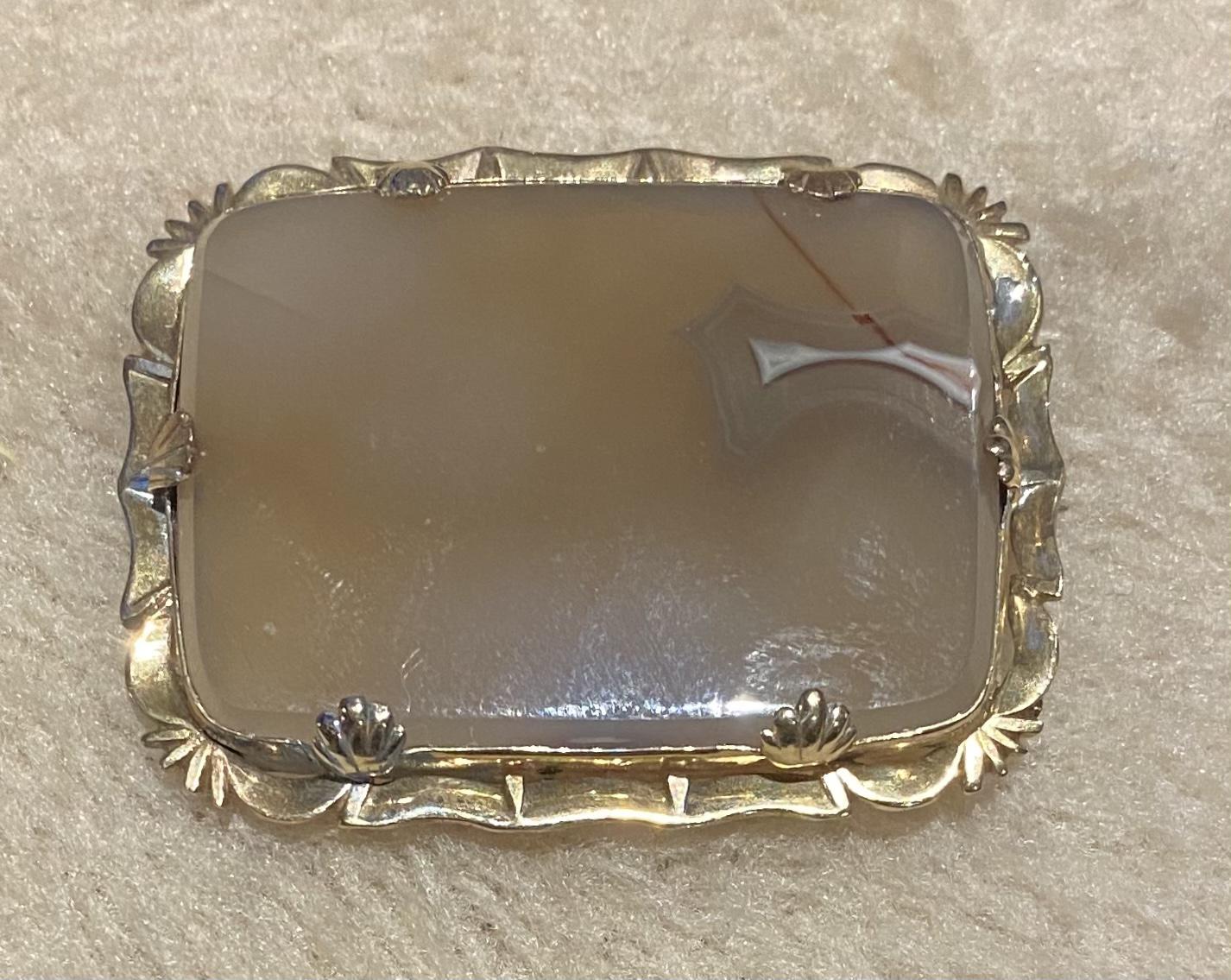 Mid Victorian Agate & Yellow Metal Mounted Brooch (1 of 5)