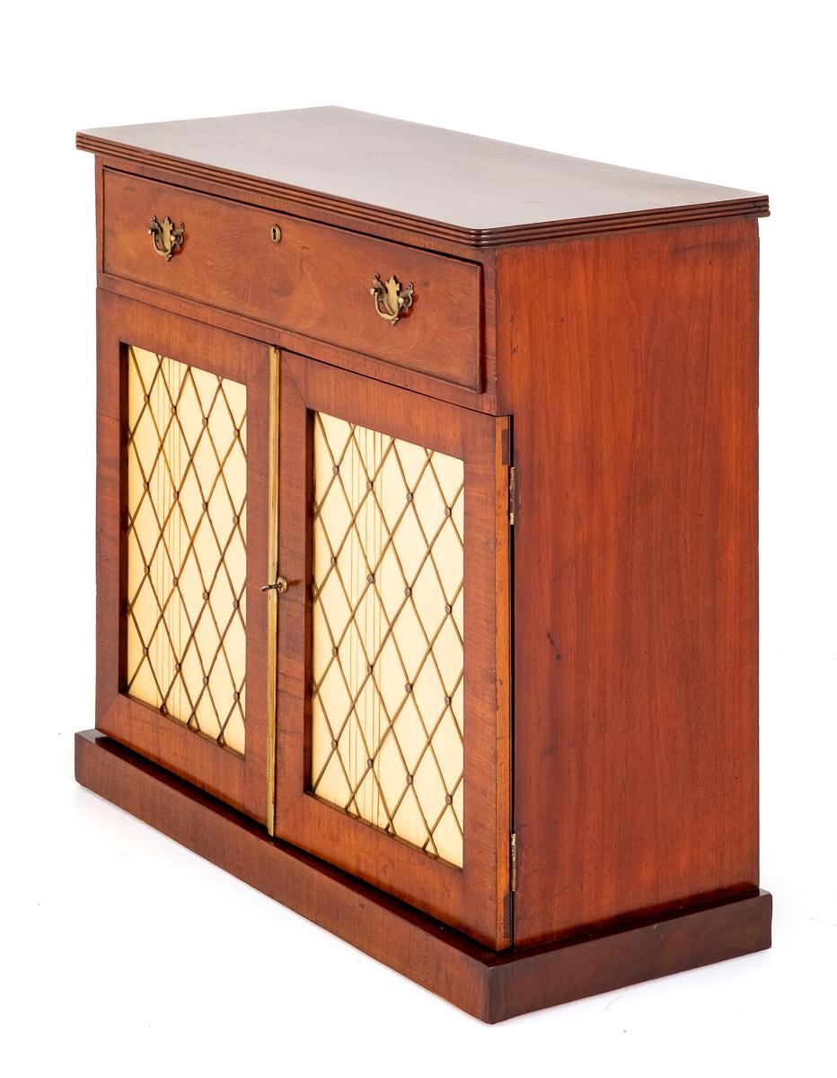 Regency Mahogany 2 Door Side Cabinet (1 of 8) Regency Mahogany 2 Door Side Cabinet (1 of 8)