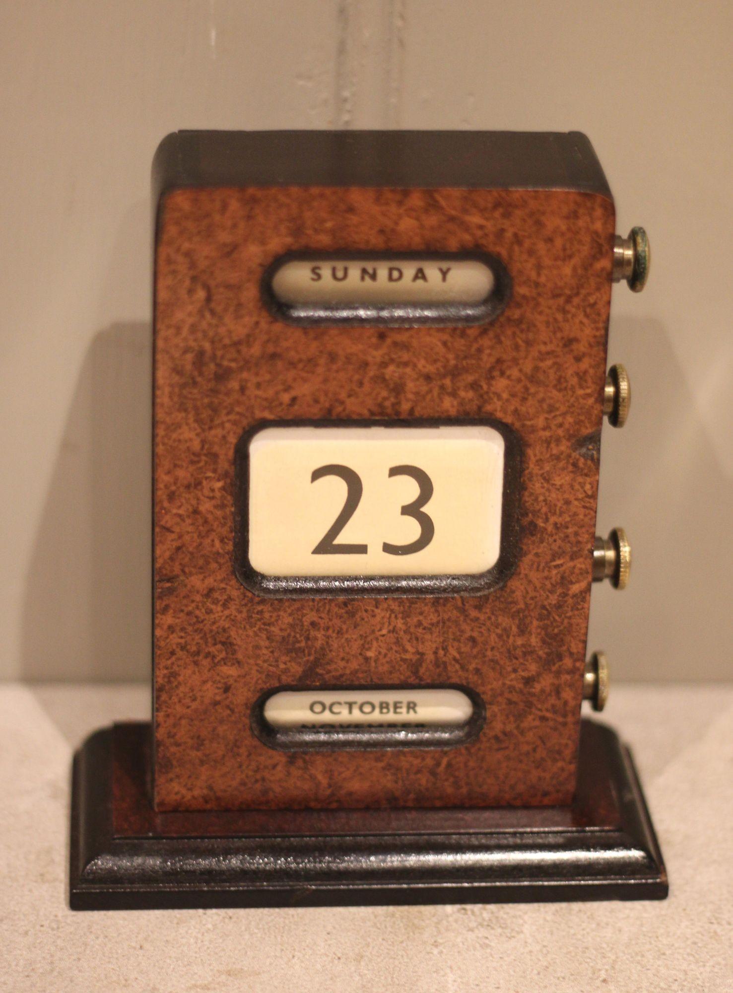 Art Deco Desk Calendar (1 of 9)