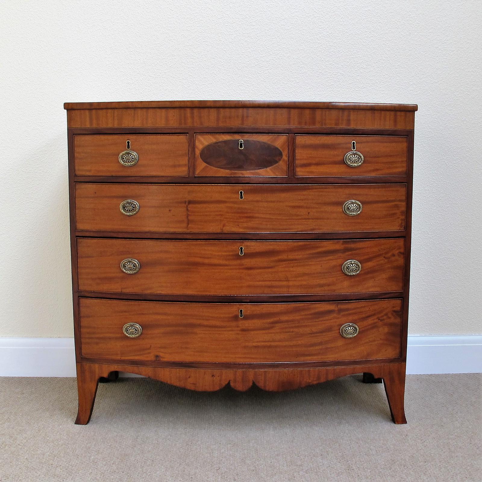 Mahogany Bowfront Georgian Chest of Drawers (1 of 6) Mahogany Bowfront Georgian Chest of Drawers (1 of 6)