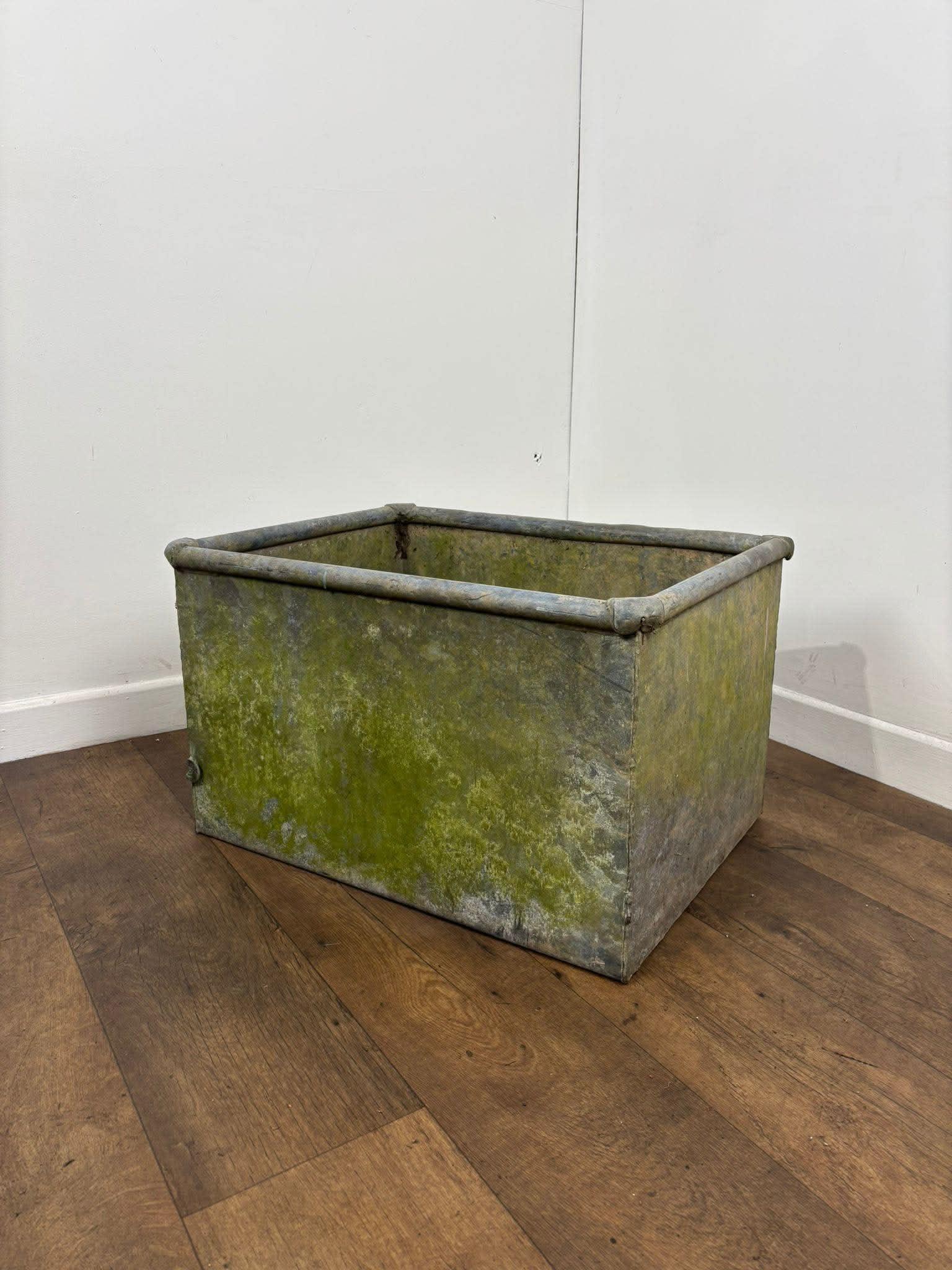 Vintage Galvanised Planter (1 of 12) Vintage Galvanised Planter (1 of 12)