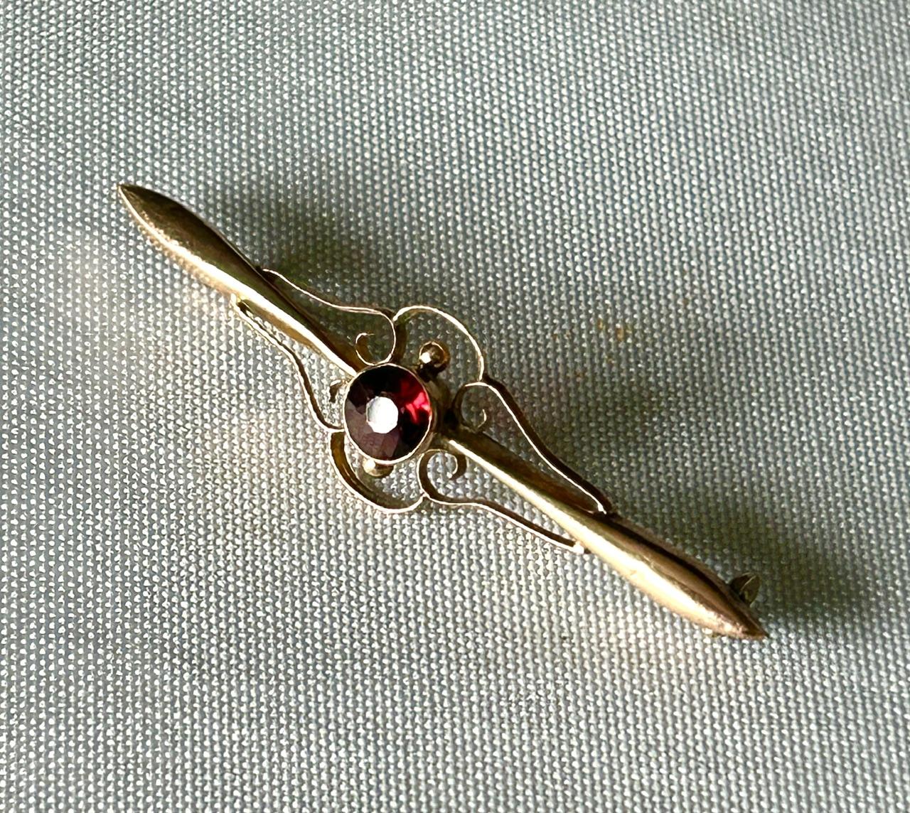 Fully Hallmarked 9ct Gold & Almandine Garnet Bar Brooch (1 of 7) Fully Hallmarked 9ct Gold & Almandine Garnet Bar Brooch (1 of 7)