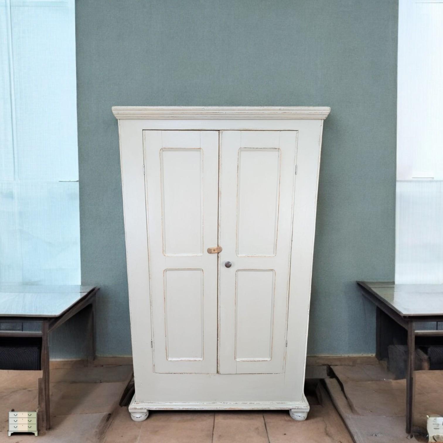 Late 19th Century Painted Pine Linen Cupboard (1 of 6) Late 19th Century Painted Pine Linen Cupboard (1 of 6)