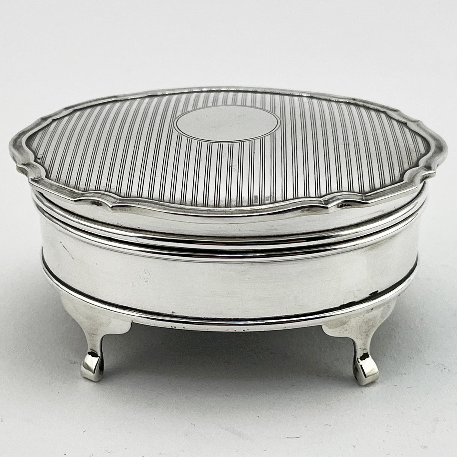 Smart Oval Sterling Silver Jewellery / Trinket Box (1 of 7) Smart Oval Sterling Silver Jewellery / Trinket Box (1 of 7)