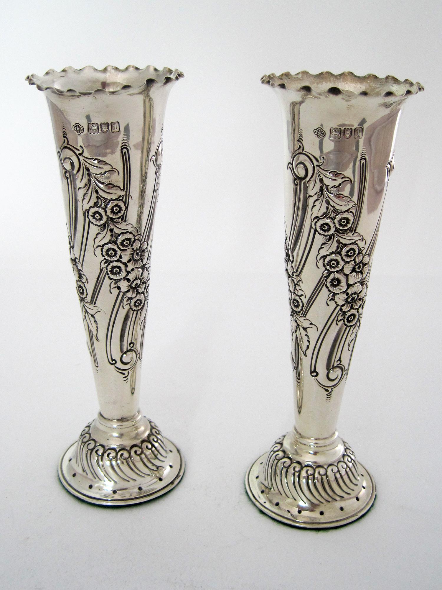 Good Quality Pair of Edwardian Silver Flower Vases with a Crimped Border (1 of 5) Good Quality Pair of Edwardian Silver Flower Vases with a Crimped Border (1 of 5)