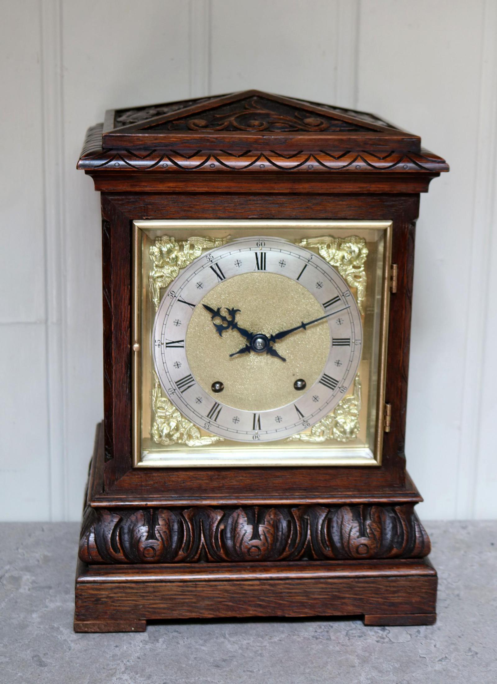 Solid Carved Oak Bracket Clock (1 of 11) Solid Carved Oak Bracket Clock (1 of 11)