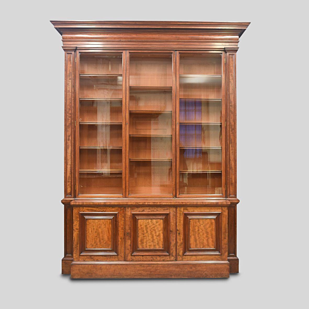 Exhibition Quality 3 Door Mahogany Bookcase (1 of 6)