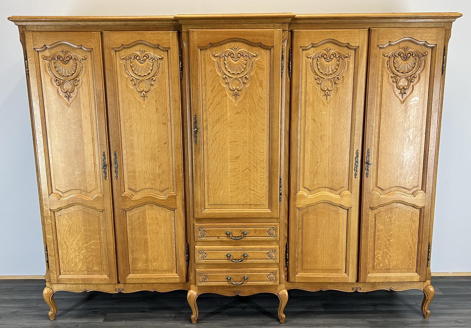 French Oak Carved 5 Door Armoire Wardrobe (1 of 9) French Oak Carved 5 Door Armoire Wardrobe (1 of 9)
