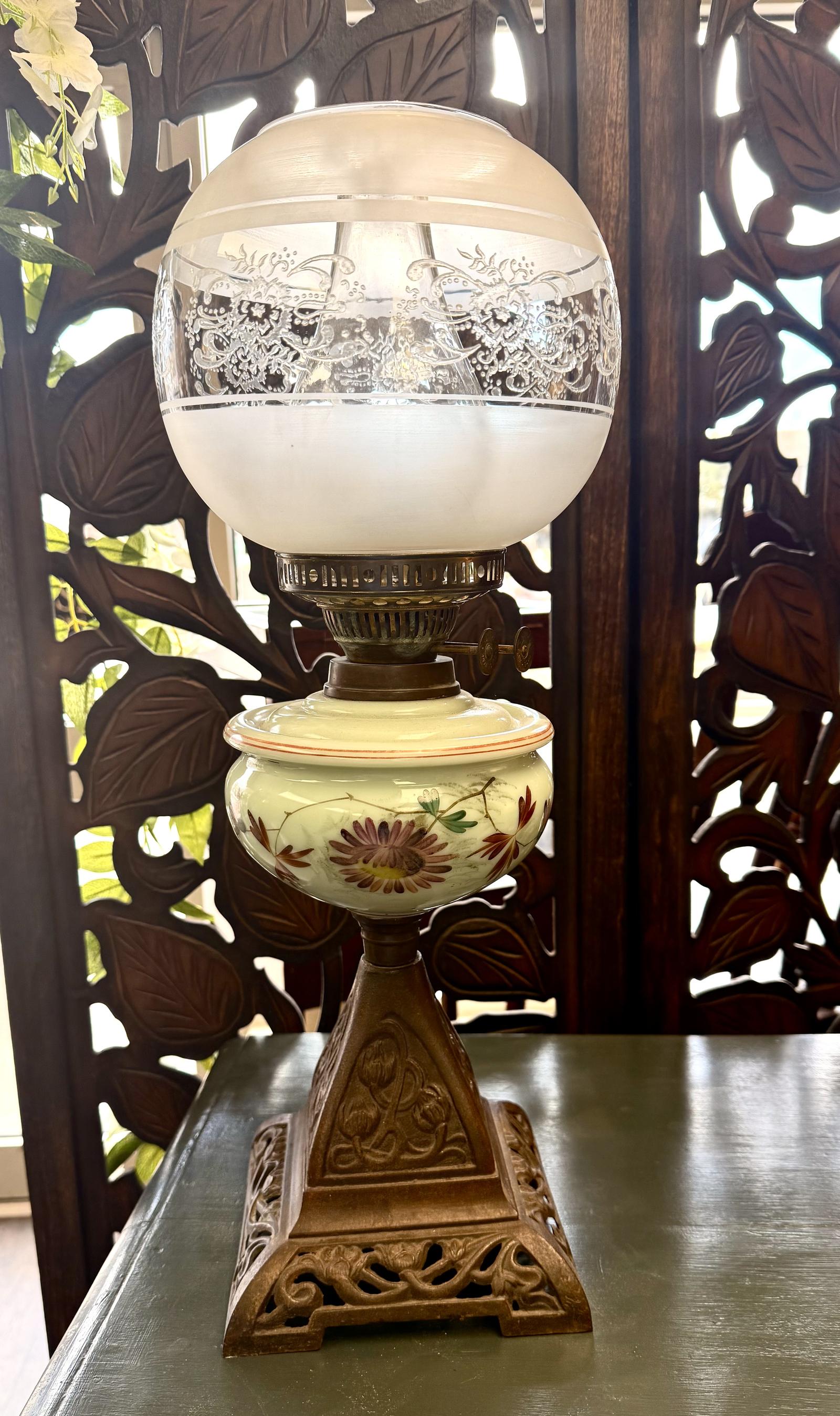 Beautiful 19th Century Art Nouveau Oil Lamp c.1880 (1 of 2)