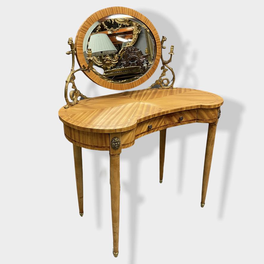 French Bleached Kidney Shaper Dressing Table (1 of 6) French Bleached Kidney Shaper Dressing Table (1 of 6)