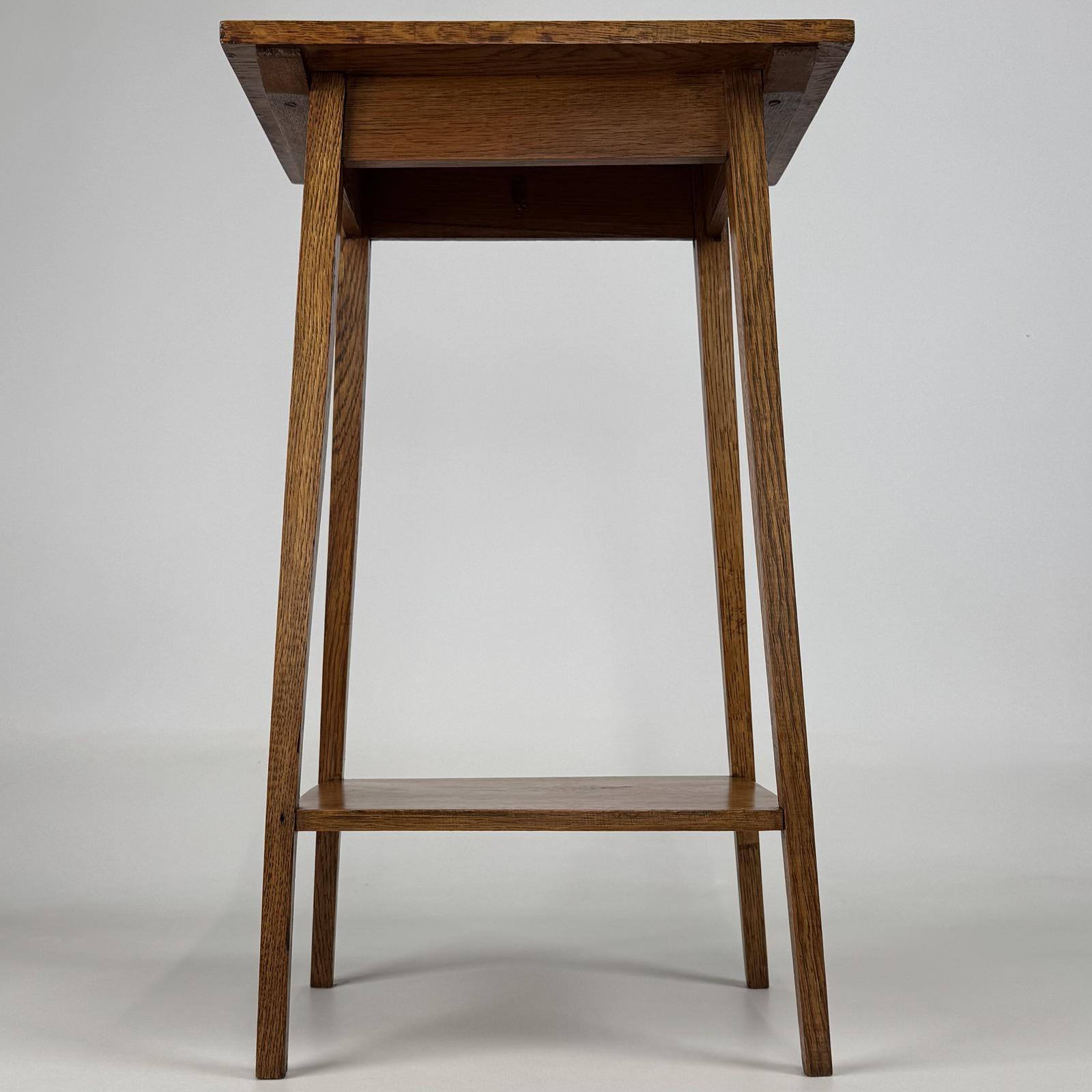 Antique 20th Century Good Quality Side Table In Golden Oak (1 of 10)