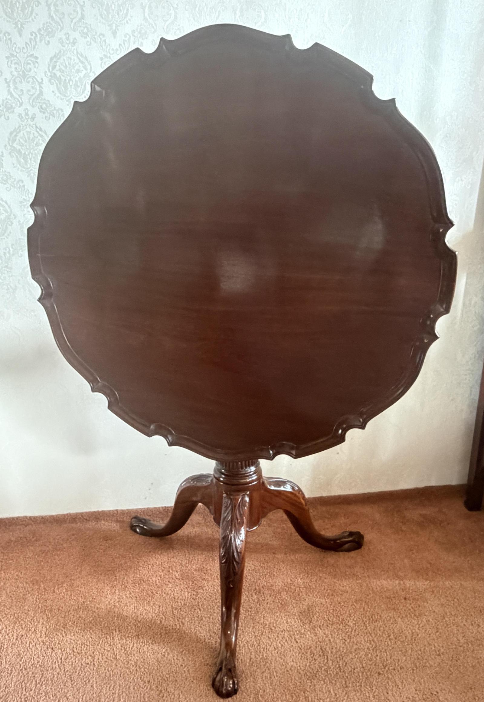 Mahogany Pie Crust Top Table (1 of 8) Mahogany Pie Crust Top Table (1 of 8)