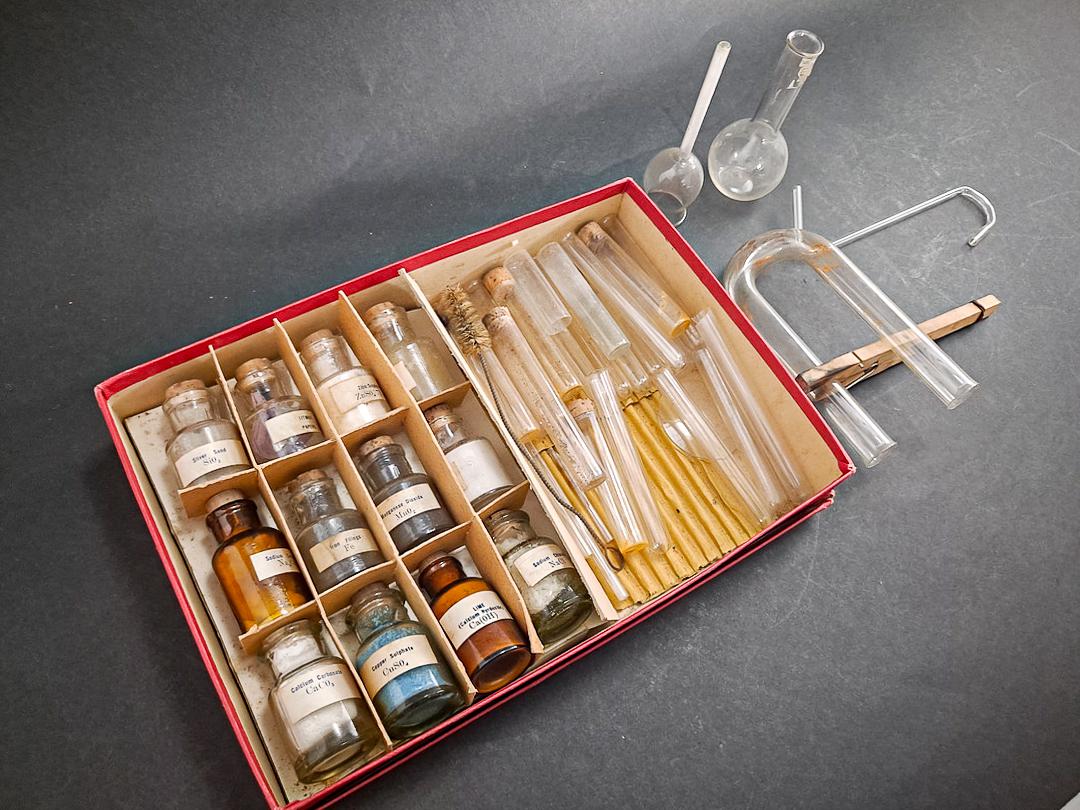 Chemkit Chemistry Set (1 of 3)