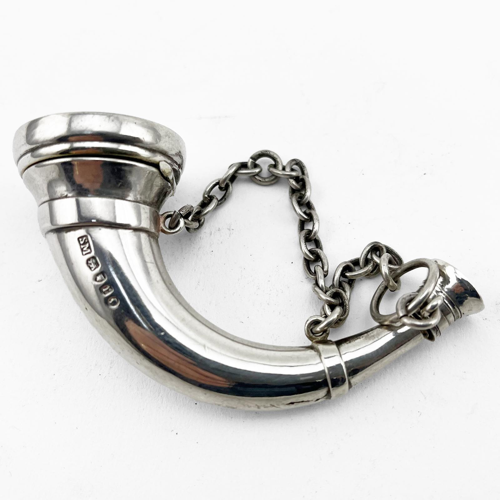 Sampson Mordan Victorian Sterling Silver Vinaigrette or Perfume Bottle (1 of 8) Sampson Mordan Victorian Sterling Silver Vinaigrette or Perfume Bottle (1 of 8)