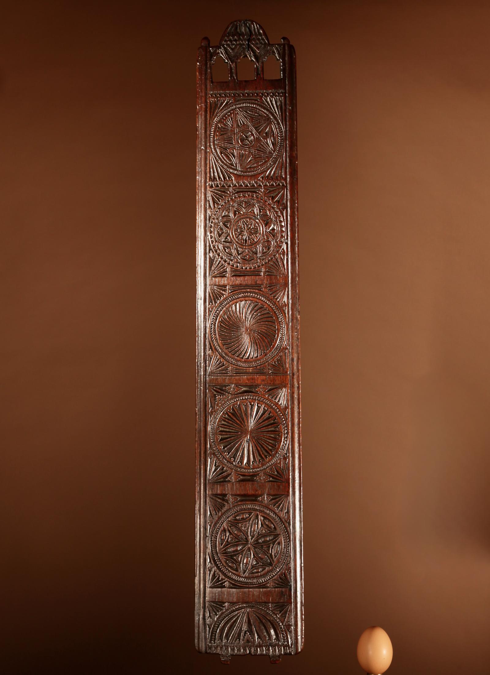 Very Finely Chip Carved Dutch Oak Mangle Board c.1800 (1 of 6)