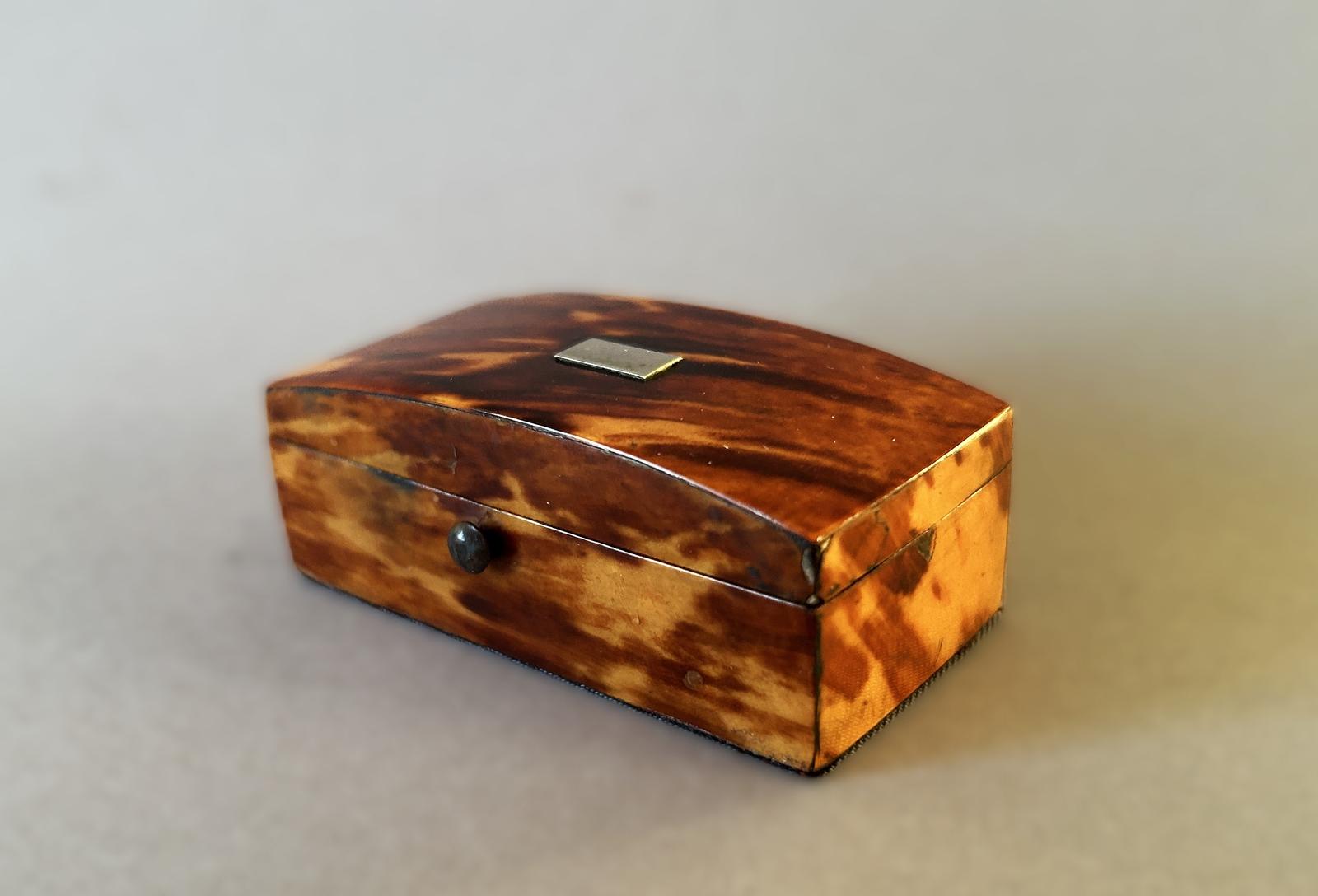 Mid 19th Century Tortoiseshell Snuff Box (1 of 6)