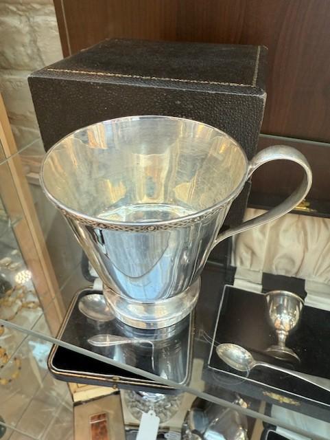 Solid Silver Christening Mug in Original Case Birmingham 1939 (1 of 4)